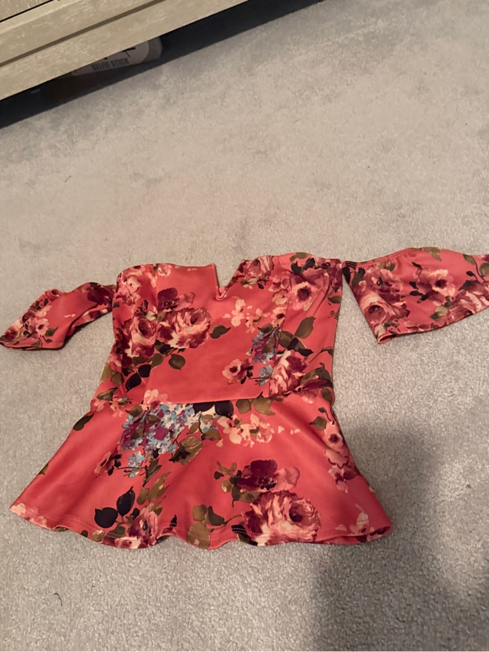 Guess Coral Pink Floral Off-Shoulder woman’s top